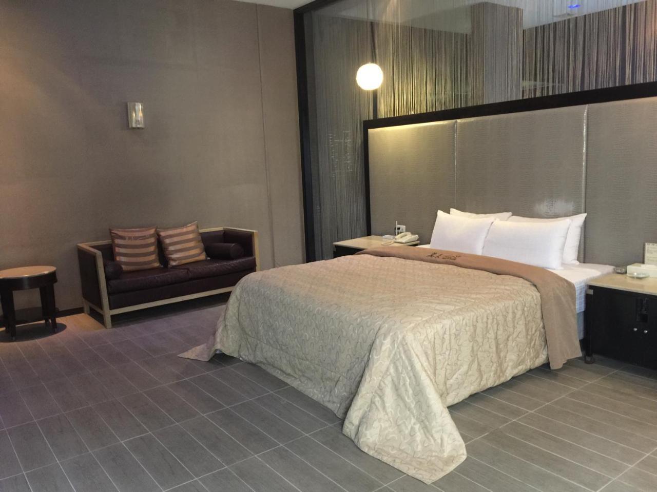 LI-GIN Motel Chiayi Exterior foto